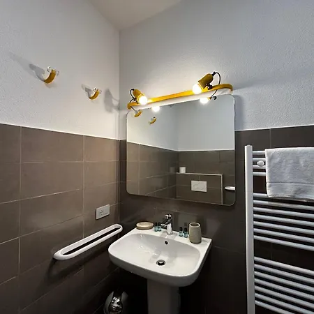 Dennis House - Larihome A86 شقة غْرافيدونا